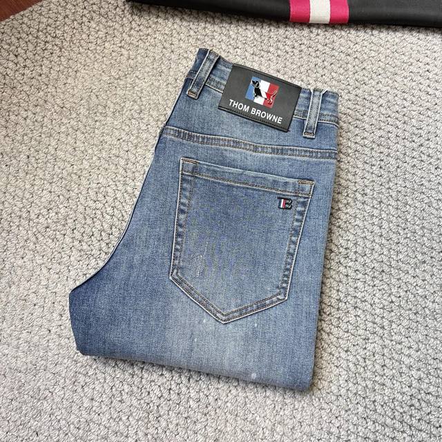 Tb‘’2025新款现货上市，原单爆款牛仔裤超级定制款，原版五金，超级重工工艺，版型超赞细节做工无可挑剔！款式不挑人，特别高档，好货不等人，看中赶紧下手，尺码：