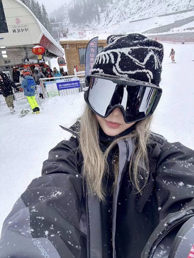 Arc’Teryx始祖鸟 专柜新款Bird Head Word 户外针织冷帽 双面提花刺绣户外骑行运动护耳针织帽 保暖性十足 再搭配最近超火的鸟家 也好搭配衣服