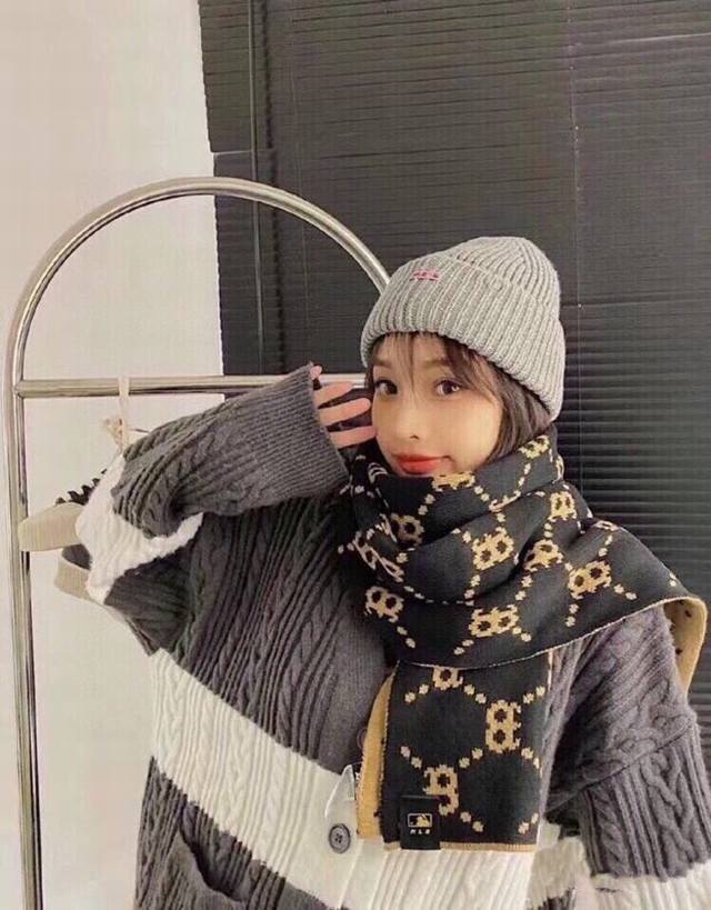 原单高品质 Mlb 秋冬季专柜新款两面提花老花满版Logo双面戴围巾！买一条等于买两条，划算！！！冬天的第一条围巾！让Mlb温暖你整个冬季~~ 无围巾不冬天～又