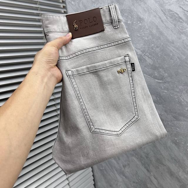 Polo新款牛仔裤专柜热销款 品味与价值共享 身穿着非常舒适 低调不失奢华 穿出去非常有档次,裤型款式和裁剪亦无需多言 上身精致跃然.真正一等一顶级质料 真正殿