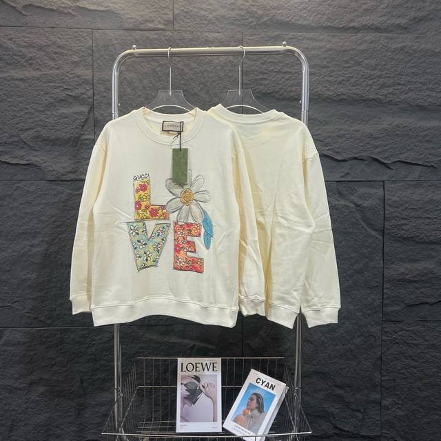 降价 古驰 Gucci路易威登花卉印花圆领卫衣 款号：732 原版面料官方同款卫衣 定制420克同缸染面料手感非常舒服 春夏最新砖柜同步时尚又个性超级百搭好看的