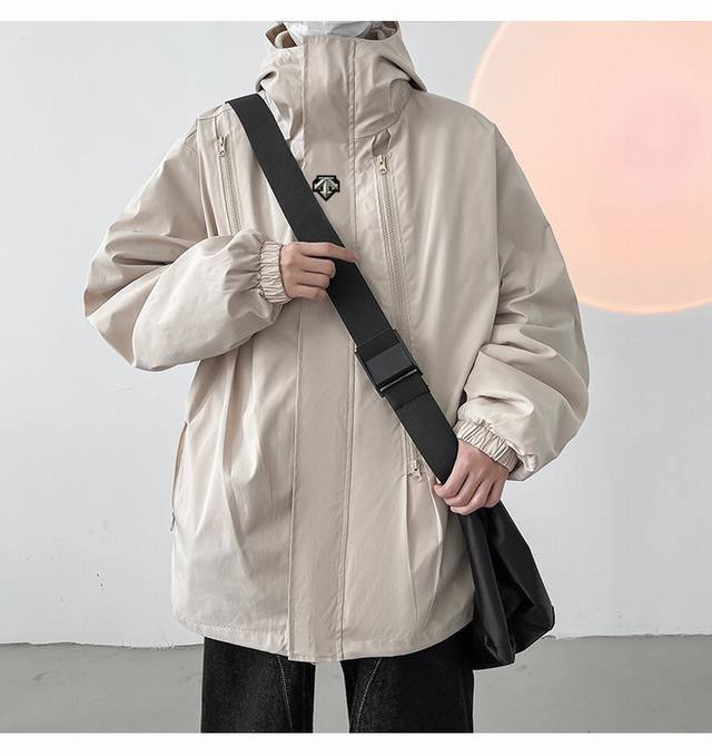 高品质迪桑特25Ss秋季五色可拆卸加绒三合一防水冲锋衣 外套内胆拉链可拉在一起 衣服版型宽松 细节完美 梭织面料耐磨耐脏 立体裁剪宽松版型 立体Tpu标反复水洗