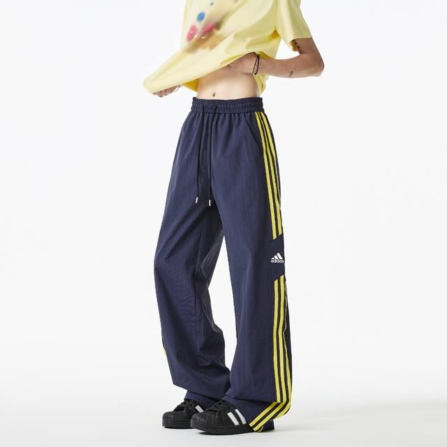 高品质阿迪达斯25Ss秋季四色潮流美式条纹设计速干百搭休闲裤 裤子版型宽松 细节完美 梭织面料耐磨耐脏 立体裁剪宽松版型 立体五金标反复水洗不会开裂脱落 男女同