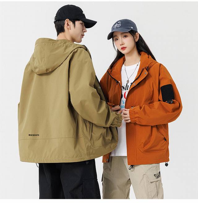 高品质迪桑特25Ss秋季五色外套男潮流夹克 衣服版型宽松 细节完美 梭织面料耐磨耐脏 立体裁剪宽松版型 立体硅胶标反复水洗不会开裂脱落 男女同款情侣款 颜色:黑