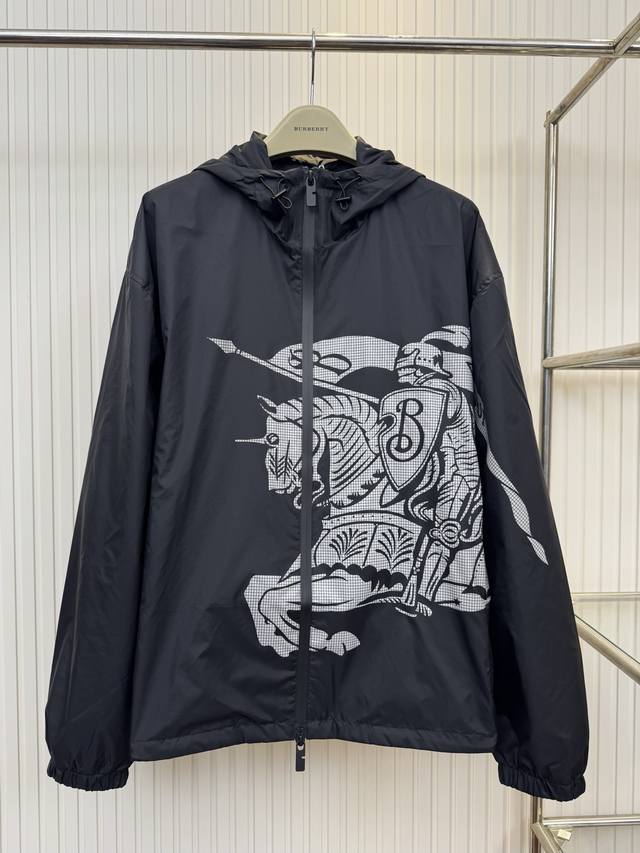 Bbr 巴宝莉25Ss马术骑士徽标尼龙外套 Size：M L Xl Xxl Xxxl