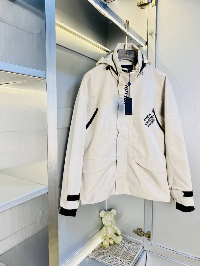 官网原单货 可穿190斤路易威登Lv 2025早春款！新款外套夹克 高版本高品质 原版面料网红明星同款 开模定制五金辅料 感非常舒服 超级百搭好看的一款外套 非