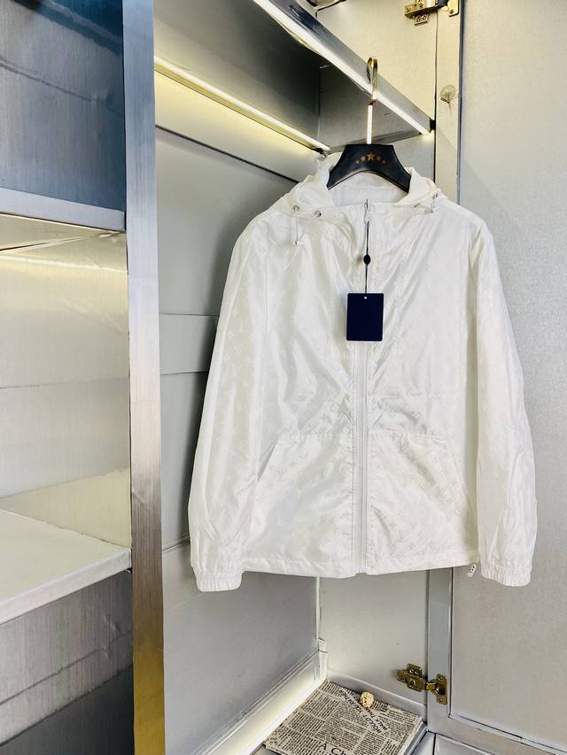 双面穿！ 官网原单货 可穿190斤路易威登Lv 2025春款！新款外套夹克防风衣 高版本高品质 原版面料网红明星同款 开模定制五金辅料 感非常舒服 超级百搭好看