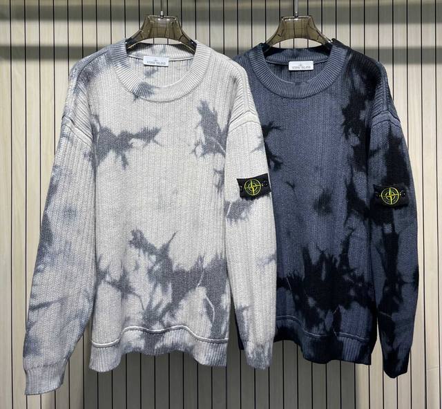 Stone Island石头岛 徽章袖标扎染花纹圆领毛衣 颜色:灰色 蓝色 码数：S-2Xl