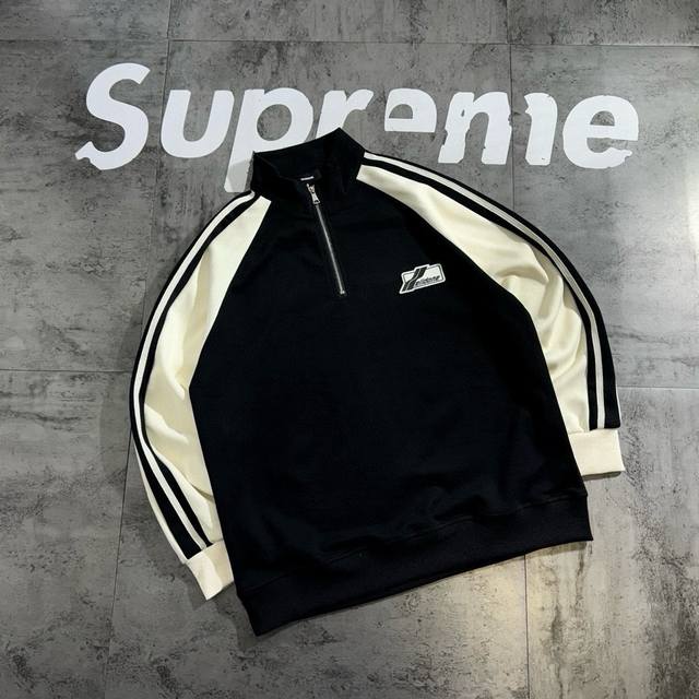 新款上架 We11Done新品经典插肩袖系列拼色情侣卫衣 面料采用健康布面料柔软舒适细腻 透气 抗皱 重工拼色激光切割工艺 还原原版顶级品质 皮标立体饱满 品质