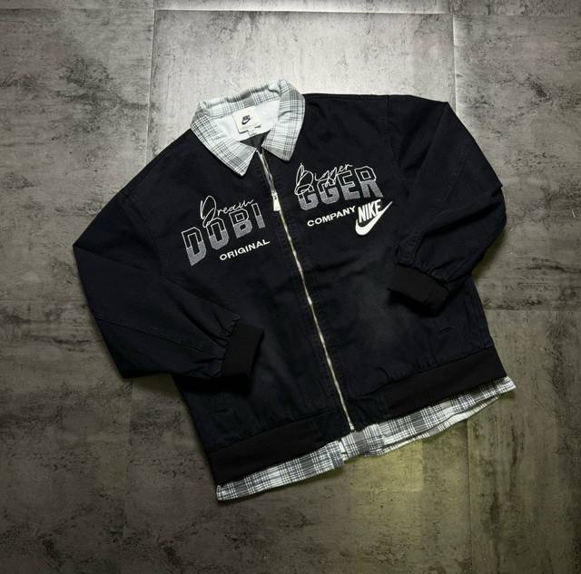 Nike系列 贴布绣标 棒球服假两件夹克情侣 版型立体 硬挺 上身效果非常好 原版品质 随意搓洗不褪色不起球 万针贴布绣技术 贴布绣超高密度刺绣 工整立体 清晰