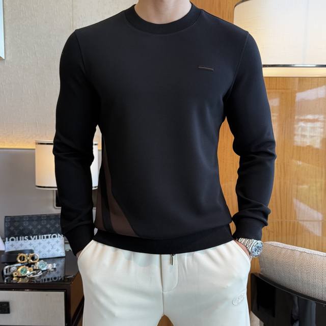 杰尼娅 2025Ss秋季大爆新款，最高版本时尚拼色套头卫衣、每年必出的经典之作。受各大明星的青睐推崇，精选高端欧棉混纺面料，重工艺制作，原版五金辅料Logo设计