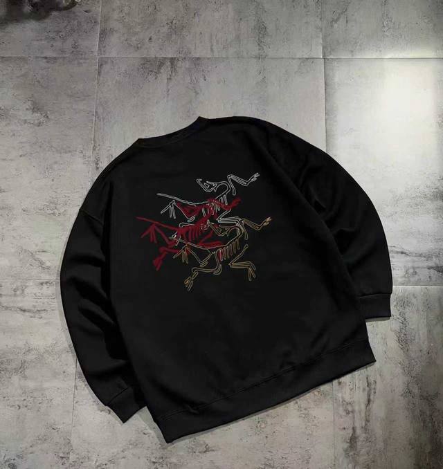 新款上架 银狐绒 始祖鸟系列基础情侣圆领卫衣 面料采用健康布面料柔软舒适细腻 透气 抗皱 高清数码直喷印花工艺 颜色清晰 情侣款