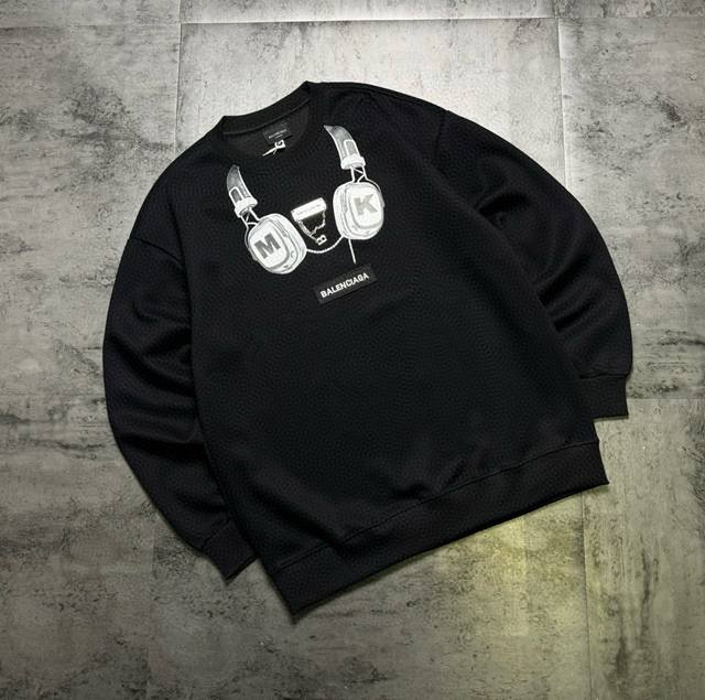 新款上架 巴黎世家2025系列秋季新品系列情侣卫衣 面料采用华棉材质 手感舒适 不褪色 手感 品质一流 顶级品质 原版一比一复刻 随意搓洗不开裂 不褪色 万针刺