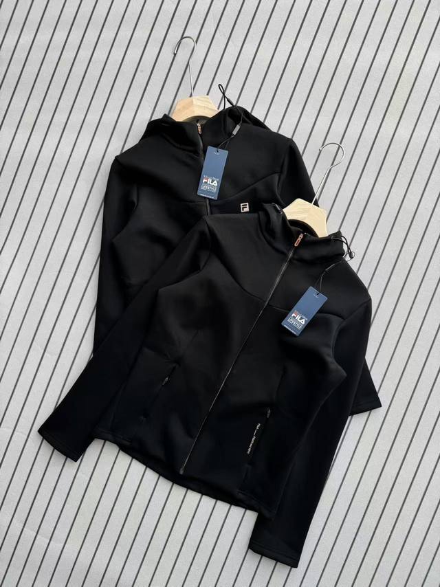 Fila 斐乐官方女士针织连帽外套2025春新款简约基础健身运动上衣 敖视全网，最新科技针织面料，此款衣服正如它的设计语言一样，自由、不羁，全身拼接设计，再加上