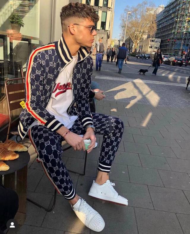 不下架 放心推 Gucci古驰 Fw新款深蓝色提花情侣休闲外套长袖 最高版本！ 高品质提花面料！定制400克超柔软特别手感！超级质感 舒适柔软透气！ 辅料：开模