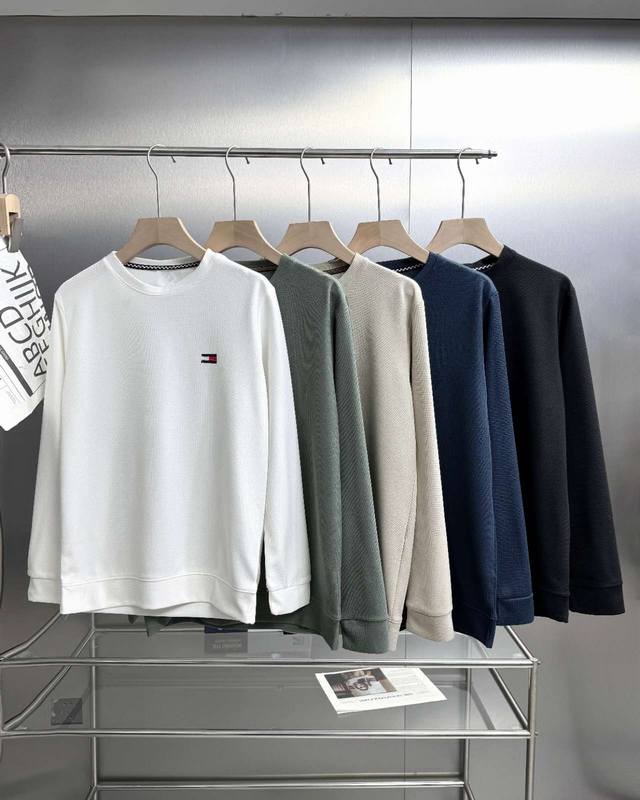 Tommy 汤米男士秋季长袖华夫格卫衣，纯棉材质，男士日常通勤搭配，绝对的黑科技产品，休闲商务运动优选，立体切割工艺，立体剪裁，版型很黑科技，高奢的款式，衣服整