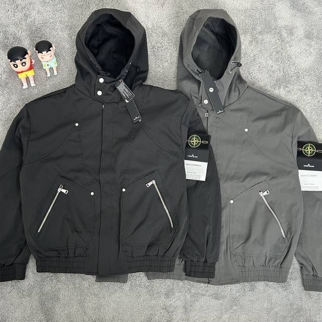实拍图 Stone Island 石头岛秋季复古连帽口袋夹克外套 Stone Island 石头岛秋季复古连帽口袋夹克外套实拍图独家款式 面料采用高品质涤纶防风