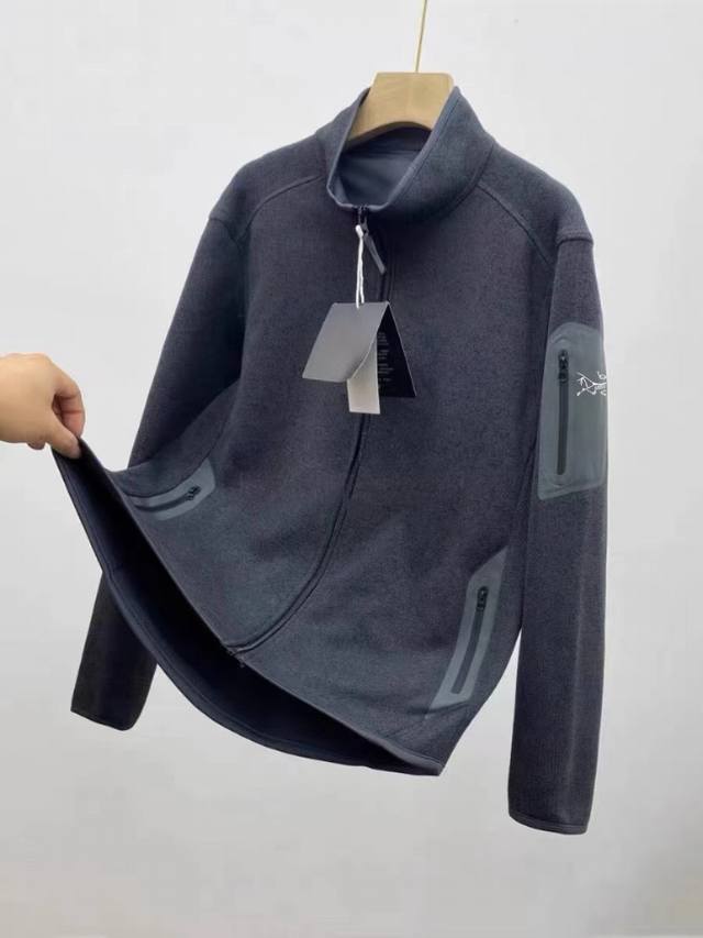 Arc'teryx始祖鸟 秋冬Covert系列男女同款立领开衫轻量抓绒外套！ 这款外套合适作为在秋冬季户外徒步或运动时穿着 来自抓绒界No1的M1Lls公司，军