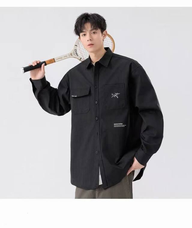 Arcteryx始祖鸟新款纯棉立体工装风外套男女同款 可家当季火爆的工装风衬衫式外套出货咯，大陆专柜还没有出售噢！！依旧是万年不变的经典设计，怎么穿都不腻，经典