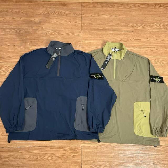 Stone Island石头岛半拉链套头机能口袋外套 面料采用高品质优质尼龙面料 多处机能拉链设计 整件二本针走线 机能工装十足 当季必备 版型超正 面料质感非