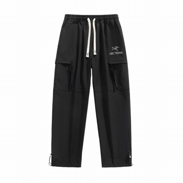 始祖鸟 Arc'teryx 海外限定户外工装机能冲锋裤休闲裤，男女同款冲锋裤，面料采用顺滑防泼水面料，耐磨耐刷不易褪色起球，适合户外登山露营休闲 逼格细节拉满！