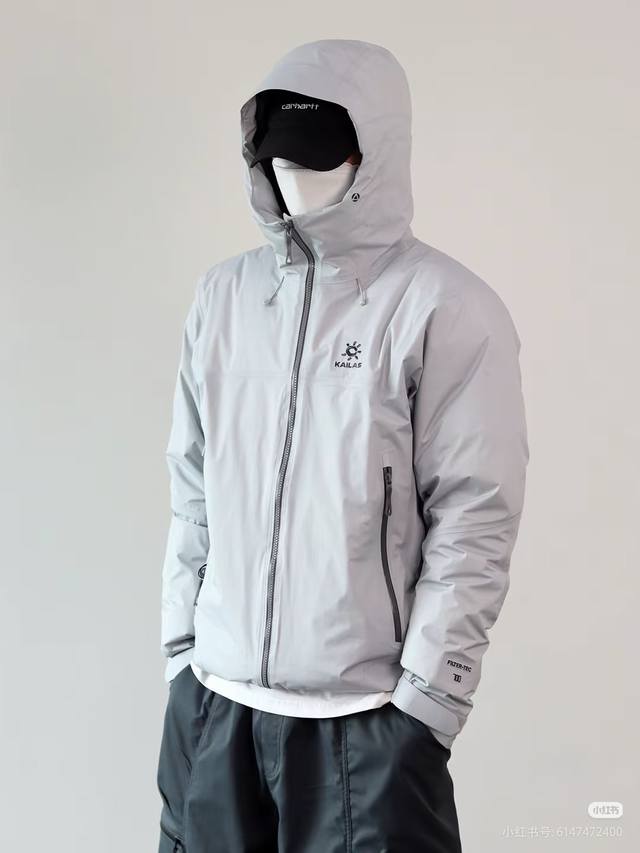 供 Kailas 凯乐石阿斯本硬壳冲锋衣男女款防风防水户外滑雪羽绒服情侣款可以媲美始祖鸟大买菜的一款高端羽绒服 顶级版本 售后无忧 属于中国的硬壳，这款衣服灵感