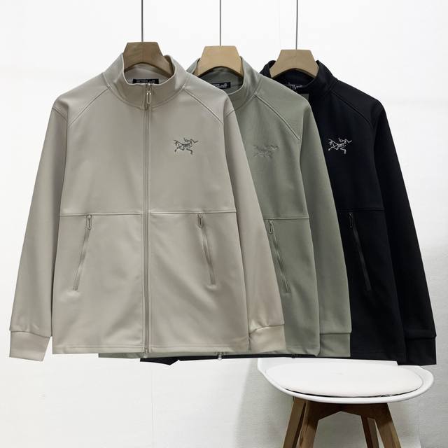 Arc 'teryx 始祖鸟25Ss秋季新款刺绣男士立领软壳防风外套 客供面料，做工工整细节真的好，直接接触皮肤都没问题！ 这个真是帅翻了，效果无敌！加量不加价