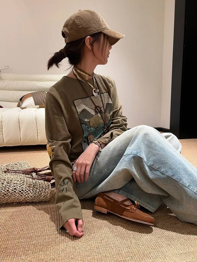 搭阔腿裤显高又慵懒，配牛仔短裙清爽又元气，怎么穿都好看，两个颜色建议都囤！