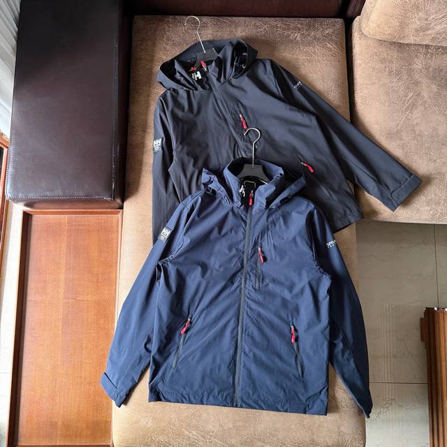 经典款 Helly Hansen Hh 防泼水防风天猫户外梭织外套休闲夹克Crew 春秋外套海利汉森战甲上线！多功能恰克外套可收纳连帽设计，可立领可收纳，专业防