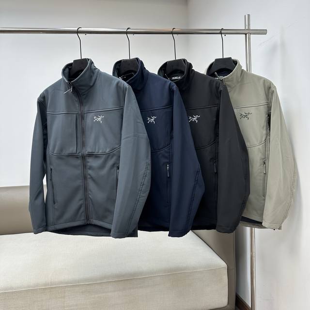 大鸟Gamma Mx防水软壳抓绒户外冲锋夹克 这个款算得上是明星产品了，门店甚至长期都处于脱销状态，爆火！很Nb的科技面料，防水、防风、防寒 为你遮风挡雨！！抛