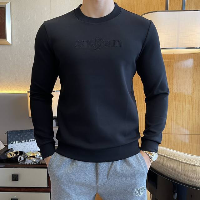 卡瓦利 Ss秋季大爆新款，最高版本时尚套头卫衣、每年必出的经典之作。受各大明星的青睐推崇，精选高端欧棉混纺面料，重工艺制作，原版五金辅料Logo设计，柔软顺滑，