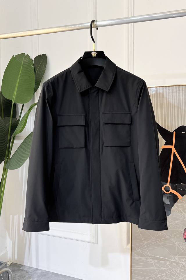 杰尼娅 Ss秋装大爆款夹克外套，市场最高版本！定制高品质聚酯纤维面料！顶级时尚大牌元素Logo设计，三标齐全！原版五金辅料，线条流畅，工艺精致，上身版型超赞，面