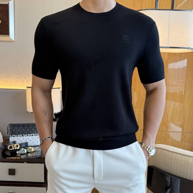 Lulu -2025Ss秋冬半袖针织毛衫系列！休闲商务外穿 内搭必备款，精选上等-精纺桑蚕丝混纺面料，面料手感细腻，贴身舒适不扎肉，上身版型好 穿着保暖，专柜标