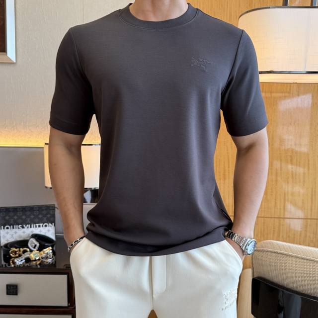 史祖鸟 -2025Ss秋冬半袖T恤衫系列！休闲商务外穿 内搭必备款，精选上等-精纺莫代尔混纺面料，面料手感细腻，贴身舒适不扎肉，上身版型好 穿着保暖，专柜标志设