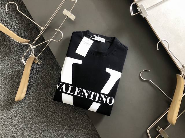 Vitn* 21款顶级版黑白拼色字母印花专柜款圆领卫衣，专柜一摸一样打造顶级款，时尚百搭款，进口面料，顶级高工艺版型超好，耐穿又舒适尺码M-Xxxl