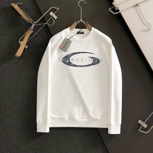 巴黎世家、 新品卫衣，帅气时尚，胸前顶级印花字母图案Logo，简约百搭款。面料棉 不仅挺括，保持潮流的廓形，又穿着舒适，纱织更细腻，码数M-3Xl