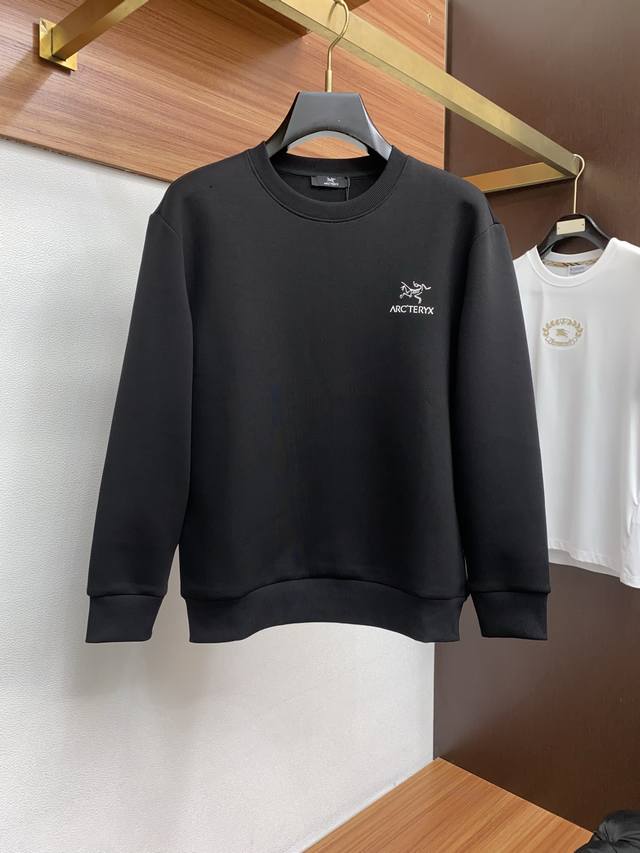 始祖鸟 男士高端简约圆领加厚空气棉长袖卫衣 ，香港洋行渠道货，纯正血统品质，25年秋冬 新款，经典王牌系列！ 高端奢华且白金级的一款经典基础款T恤，通体的设计完