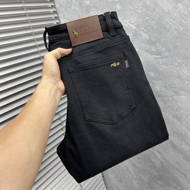 保‘’2025新款 秋冬休闲牛仔裤 干净利落剪裁，都市风十足 采用精纺纯棉面料手感软糯干爽，上身效果挺括有型。五金精致，商务休闲非常好看如此众多的顶级原料，打造