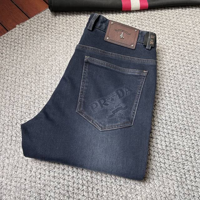 普拉达_*秋冬2640Ss秋冬新品，官网同步有售，男士高端休闲牛仔裤，高端进口面料，带弹力，，五搭配，即经典又时尚，合体裁缝，上身效果无约束感 ，舒适透气 码数