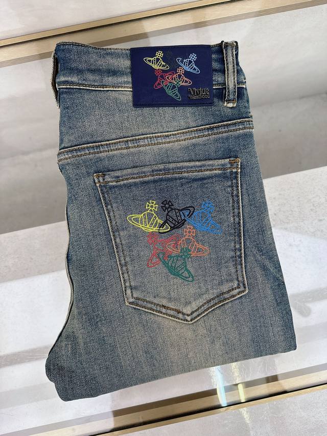 西太‘’2025秋冬最新推出男士休闲牛仔裤新品！重工水洗牛仔裤！定制面料和一般牛仔布料比起来，更加柔软舒适！超重工洗水工艺 双工艺洗水 整条裤子，手感舒适，细腻