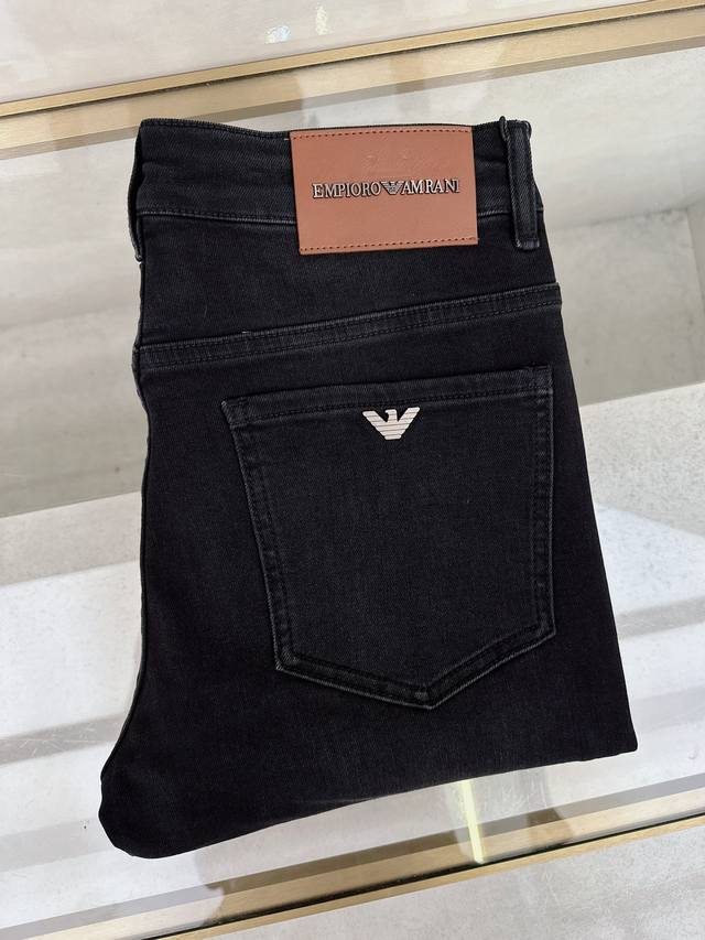 阿玛‘’2025秋冬最新推出男士休闲牛仔裤新品！重工水洗牛仔裤！定制面料和一般牛仔布料比起来，更加柔软舒适！超重工洗水工艺 双工艺洗水 整条裤子，手感舒适，细腻