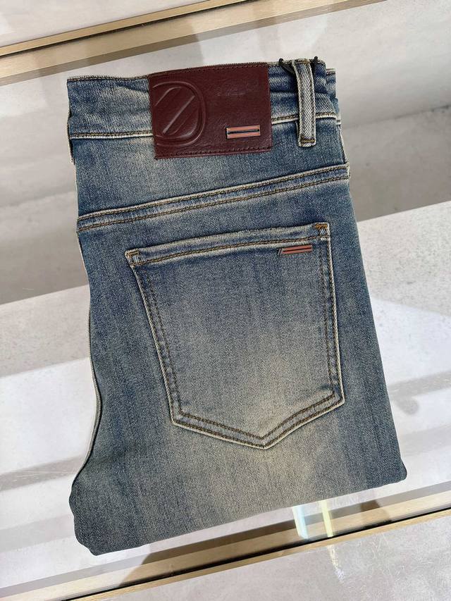 杰尼‘’2025秋冬最新推出男士休闲牛仔裤新品！重工水洗牛仔裤！定制面料和一般牛仔布料比起来，更加柔软舒适！超重工洗水工艺 双工艺洗水 整条裤子，手感舒适，细腻