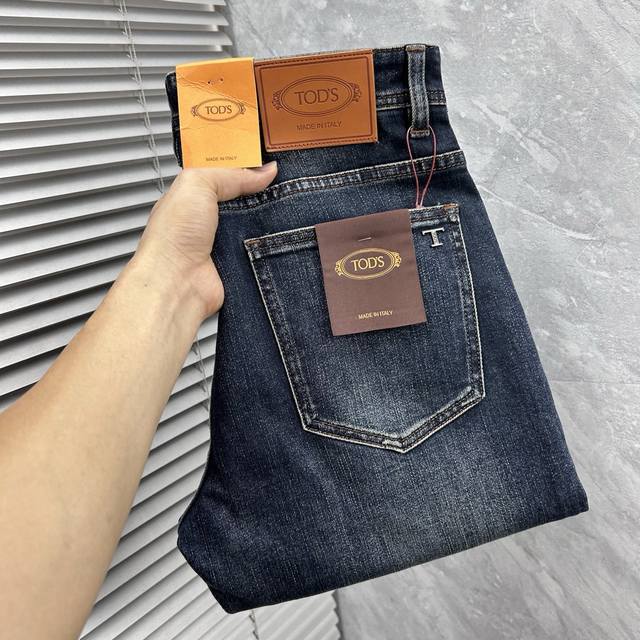 To‘’2025秋季新品 修身男士牛仔裤纯血统品 每季必出的类型，无需质疑的热卖王牌单品，符合四季最佳的搭配色号 整体的风格延续了Slp的基调，通体融入了多种工