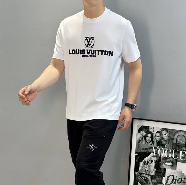 驴牌*25S新款莫代尔短袖T恤.胸口重工3D字母烫画.简单高级！高克重 G莫代尔棉.胸口老花图形搭配字母高级时尚.白色蓝底相间.辨识度更是十分之高.完美的符合