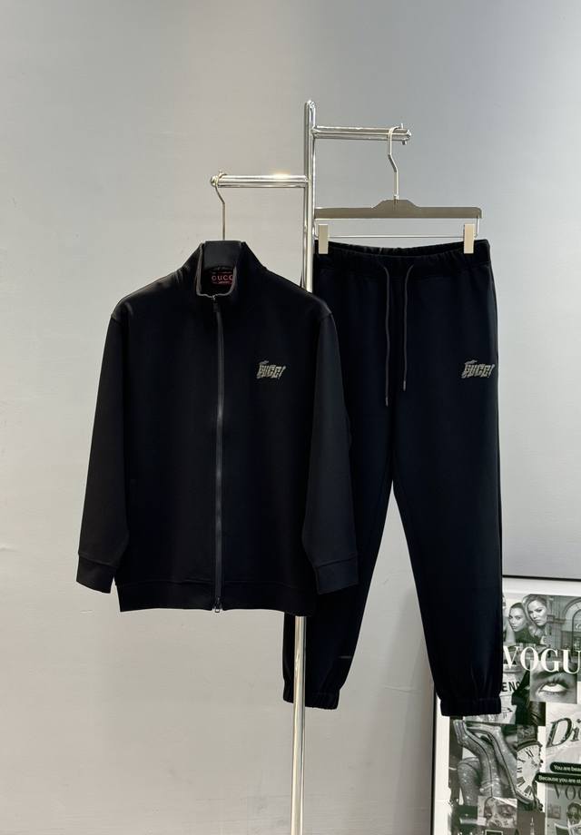 外套 ，裤260 Gucci古齐2025S新款休闲天丝套装！可分开购买.专柜同步！细节精致高级，品牌Logo图形高级感满满。衣身胸口及裤子兜口下方精致图形时尚潮