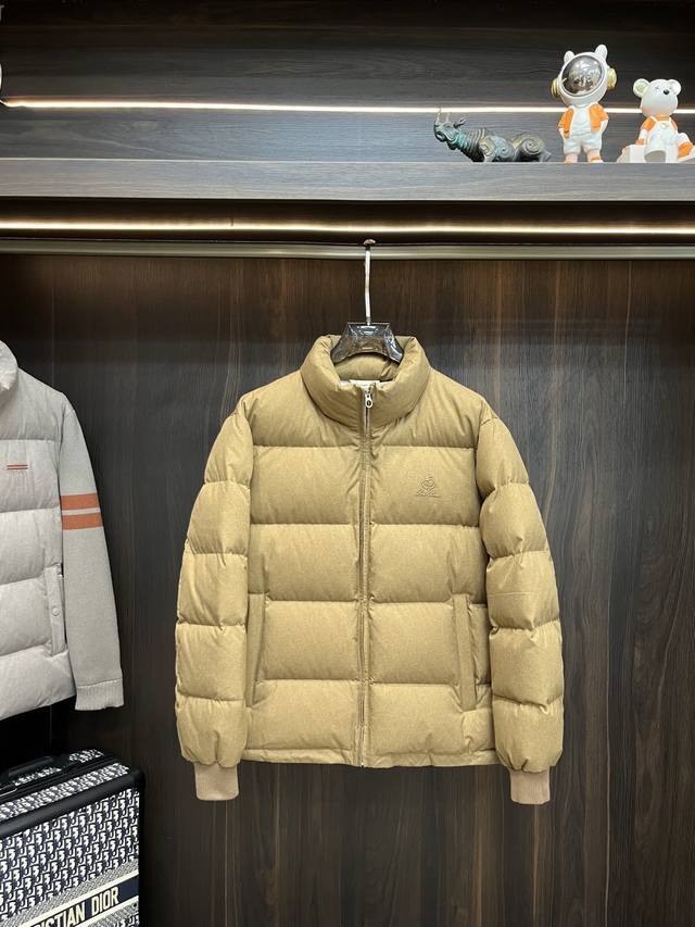 主推羽绒 Lp2630最新款时尚设计师款羽绒外套Lp立领羽绒服，胸口经典Logo，90#白鹅绒填充，处处细节显工艺足够的高级 结构性剪裁的设计改变来展现男士多样