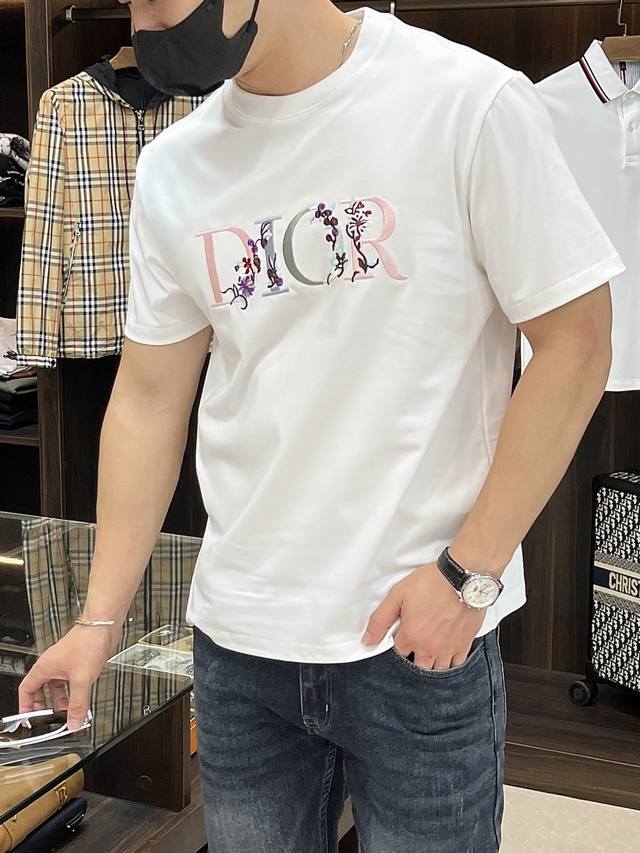 不断货系列！高品质7月必选 主推 Dior 独家专供秋季新款迪奥时尚休闲圆领短袖，高密度320克纯棉面料，高级密针刺绣、高端欧版原单T恤，潮流时尚休闲半袖 透气