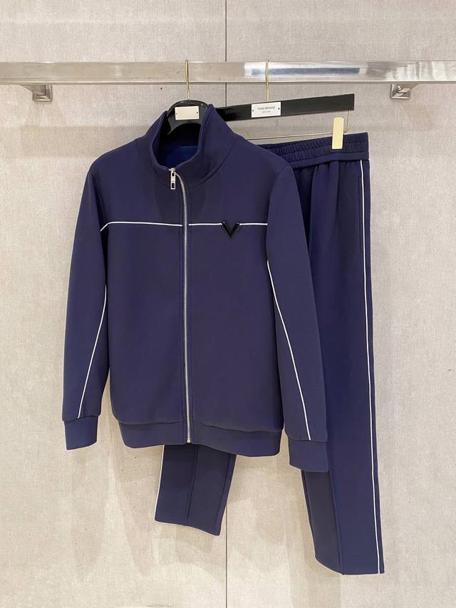 Tu 重磅推荐 男士套装 简约百搭款，不挑人穿，腰部松紧抽绳设计 出口订单标准，所有细节处理都非常到位；采用特殊3D立体环绕裁剪工艺 ，既有羊毛的绒绒质感，又有