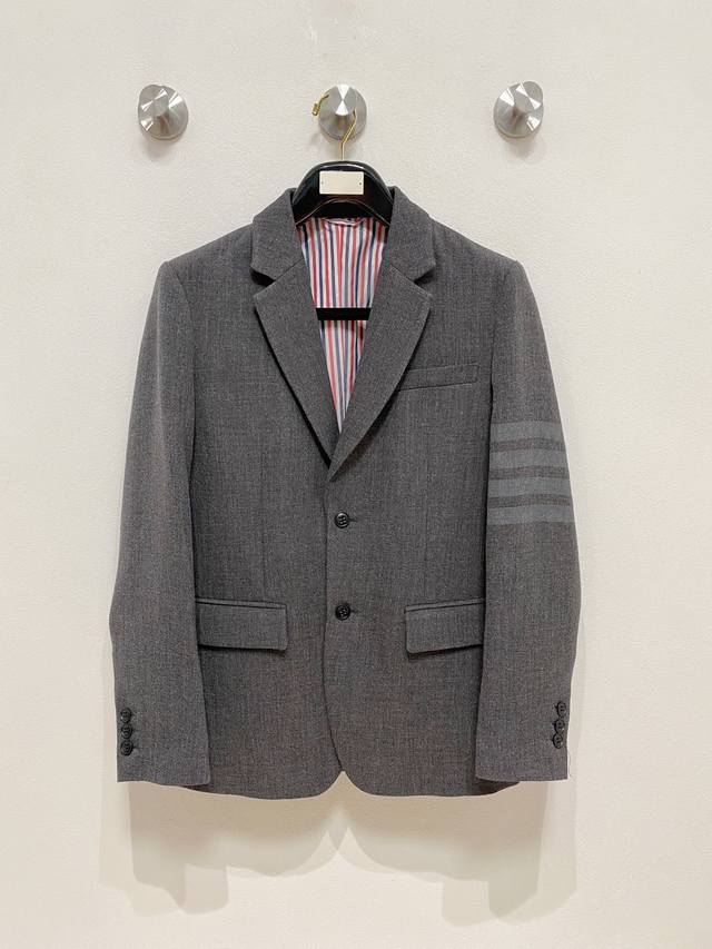 Sg 典藏新品 Tb原单男士2025年最新秋冬时装羊毛单西，贸易公司渠道货，25年春夏官宣画册及专柜挂售款，明星级的一款单品！高颜值且品型兼备的一款西装！ Tb