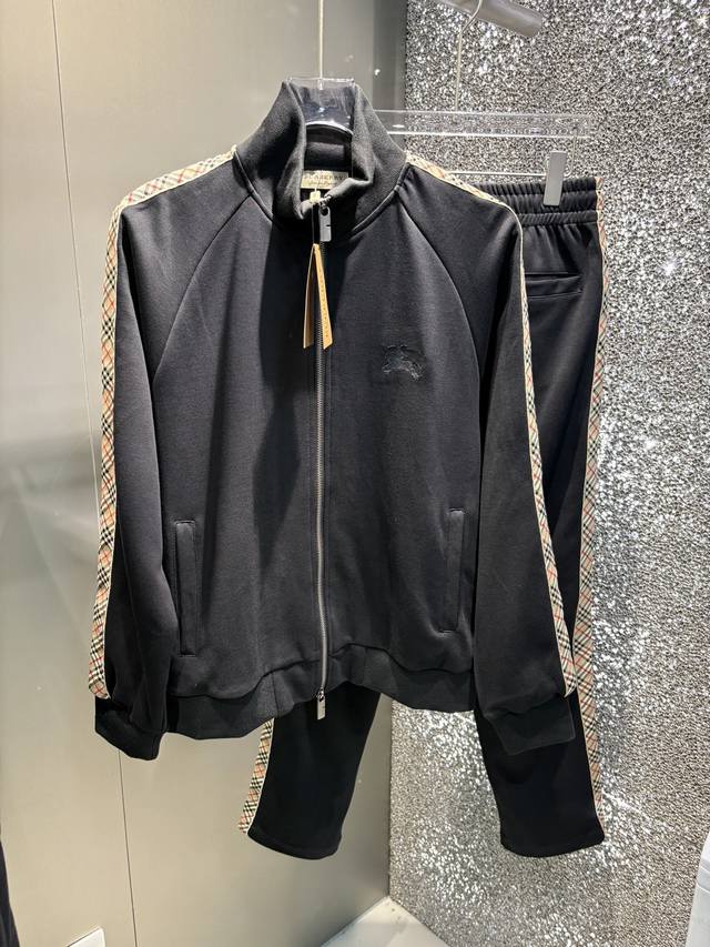 Hang 爆款套装来袭 专注官网原版 2025全新爆款开衫卫衣套装 原单狠货倾注顶级设计师的精心之作 就为一个贴合、完美的上身效果 全天然优质天丝罗马棉100%